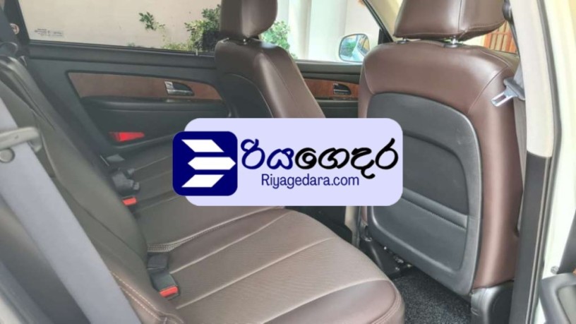 micro-rexton-w-2016-suv-big-3