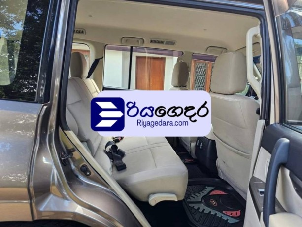 mitsubishi-montero-2013-suv-big-5