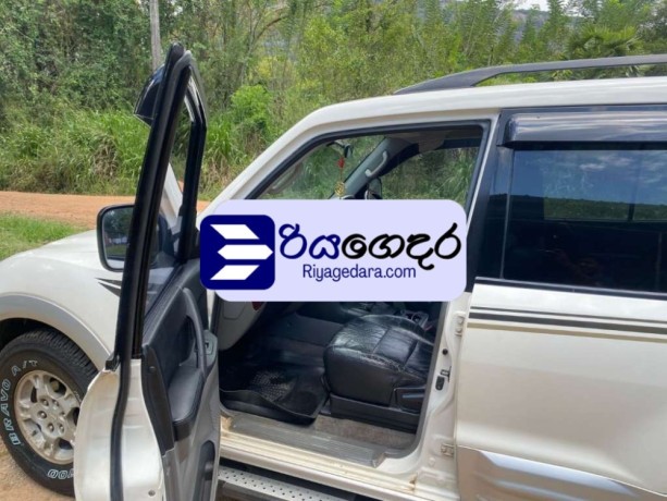 mitsubishi-montero-2001-suv-big-5