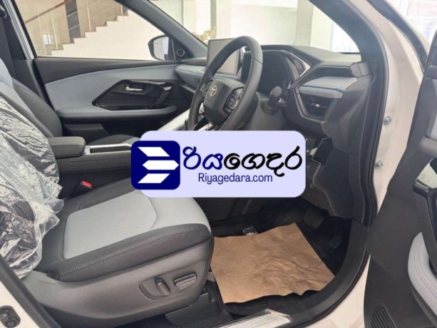 toyota-yaris-cross-2025-suv-brand-new-big-2