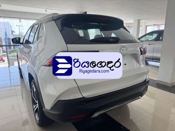 toyota-yaris-cross-2025-suv-brand-new-big-1