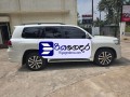 toyota-land-cruiser-sahara-v8-2016-suv-small-2