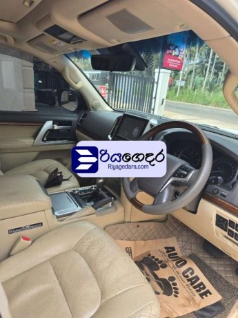 toyota-land-cruiser-sahara-v8-2016-suv-big-4