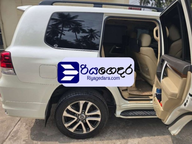 toyota-land-cruiser-sahara-v8-2016-suv-big-3