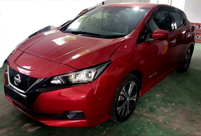 nissan-leaf-ze1-big-0