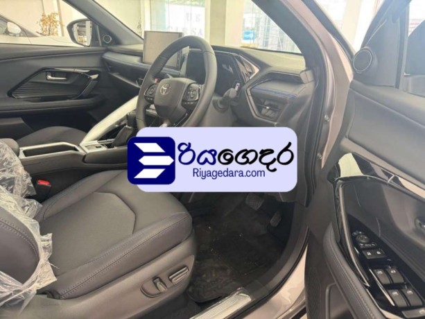 toyota-yaris-cross-premium-2025-suv-brand-new-big-2