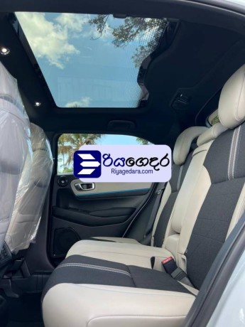 honda-vezel-z-play-2025-suv-unregistered-recondition-big-5