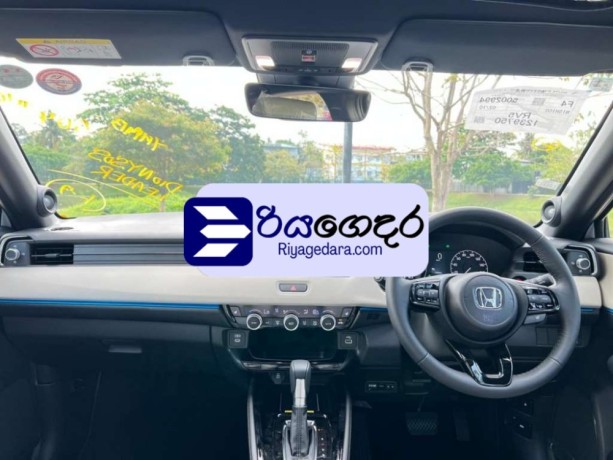 honda-vezel-z-play-2025-suv-unregistered-recondition-big-3