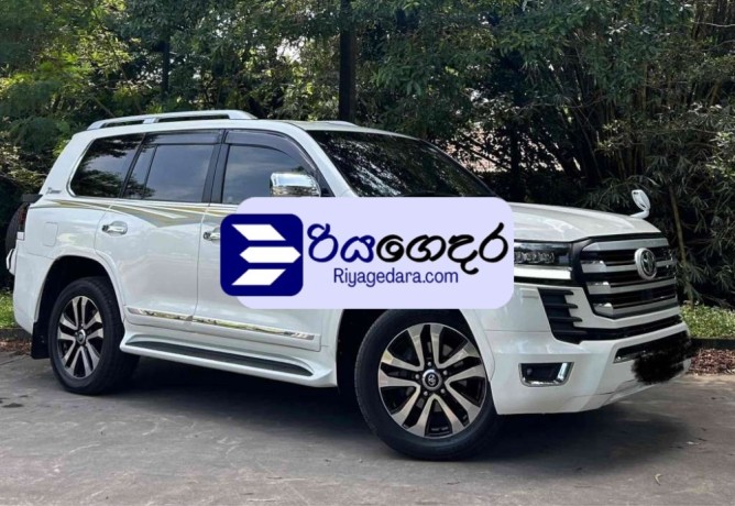 toyota-land-cruiser-2013-suv-big-1