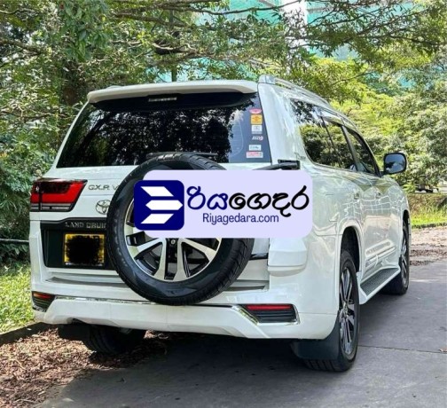 toyota-land-cruiser-2013-suv-big-2