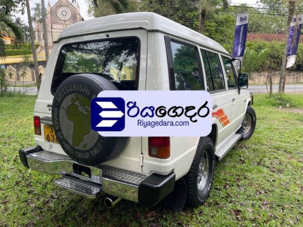 mitsubishi-pajero-clo49-1988-suv-big-1