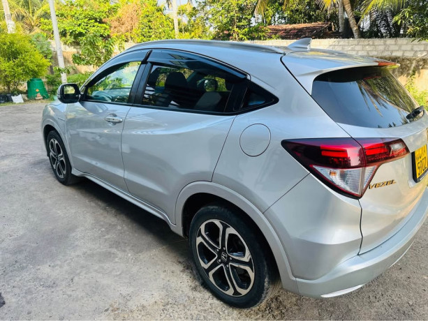 honda-vezel-z-grade-big-2
