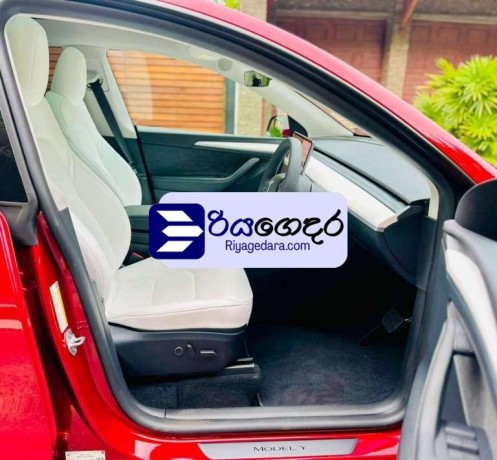 tesla-model-y-2024-suv-brand-new-big-2