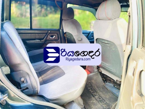 mitsubishi-pajero-1992-suv-big-5