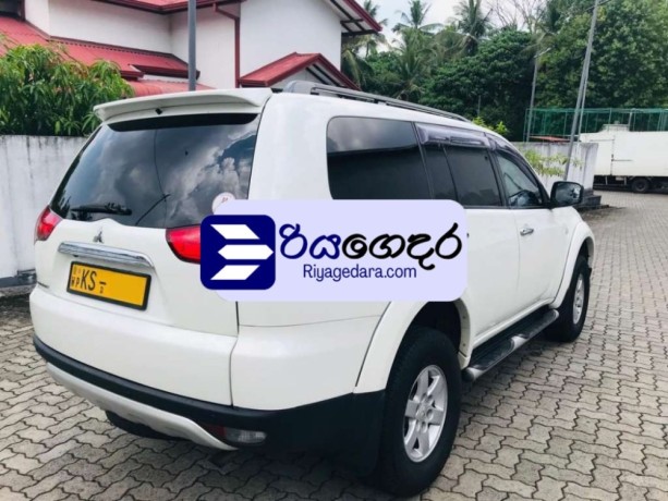 mitsubishi-montero-sport-2012-suv-big-3