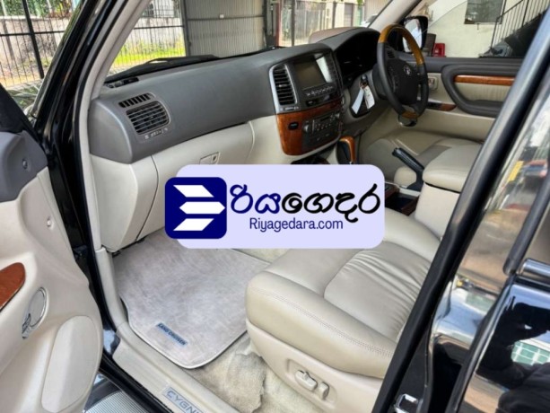 toyota-land-cruiser-cygnus-sahara-2002-suv-big-2