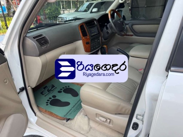 toyota-land-cruiser-sahara-2007-suv-big-2