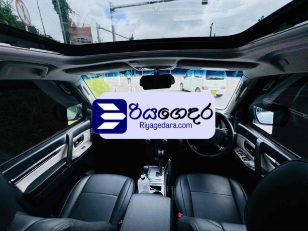 mitsubishi-montero-2011-suv-big-4