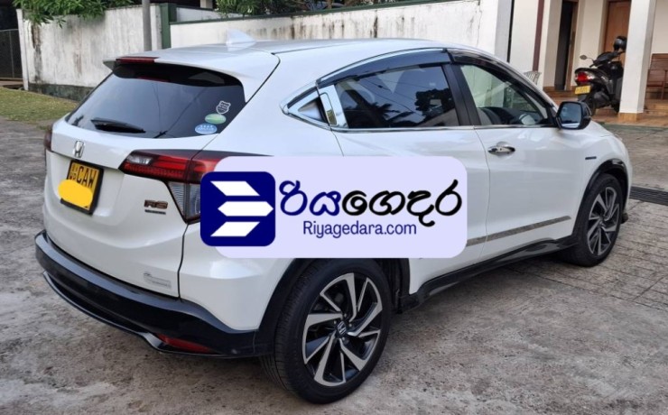 honda-vezel-rs-sensing-2017-suv-big-4