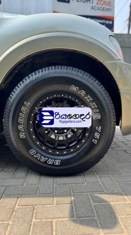 mitsubishi-montero-2004-suv-big-3