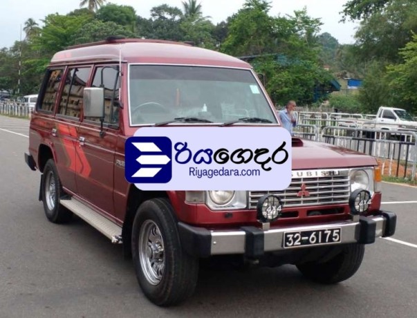 mitsubishi-pajero-1988-suv-big-0