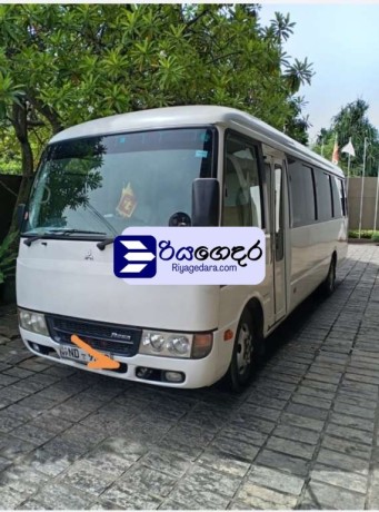 mitsubishi-rosa-2012-bus-big-1