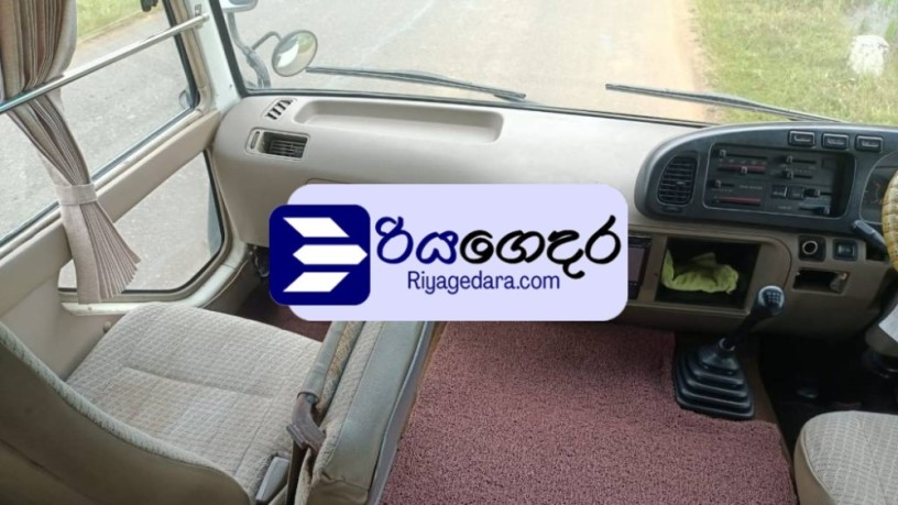 toyota-coaster-2000-bus-big-4