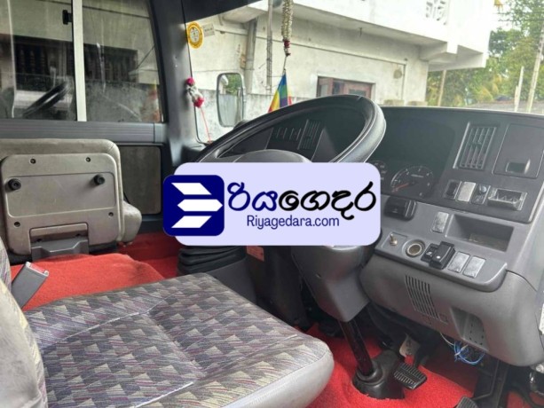 nissan-nissan-2011-bus-big-3