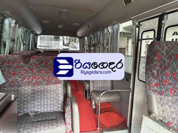 nissan-nissan-2011-bus-big-2