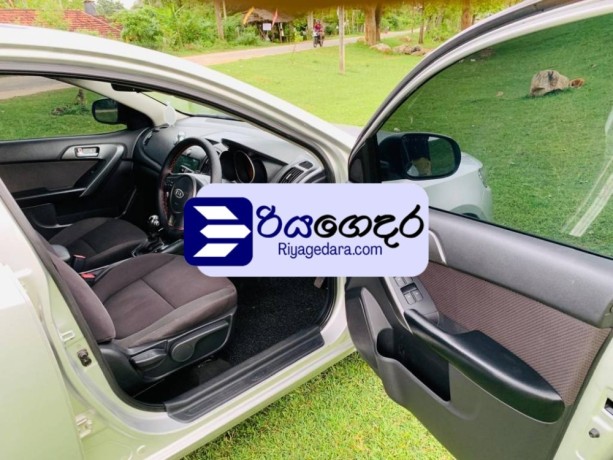 kia-cerato-2013-car-big-5