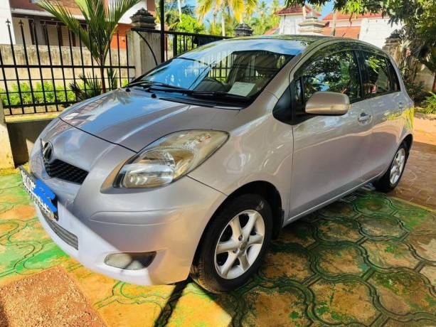 toyota-vitz-big-0