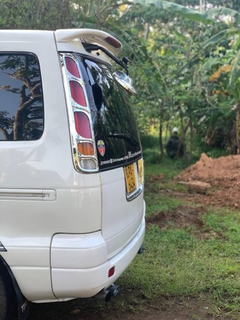 toyota-noha-2002-big-6