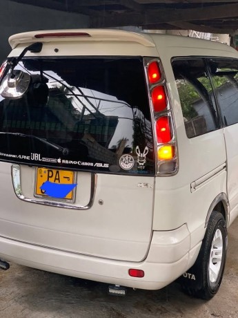 toyota-noha-2002-big-1