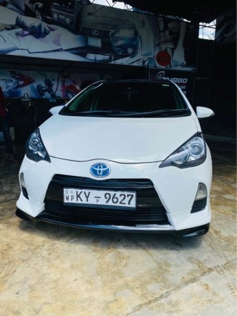 toyota-aqua-hybrid-2013-big-1