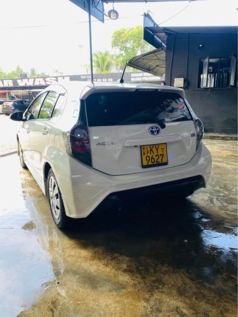toyota-aqua-hybrid-2013-big-2