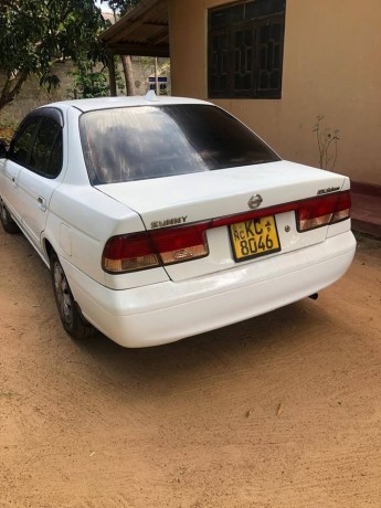 nissan-sunny-ex-saloon-big-2