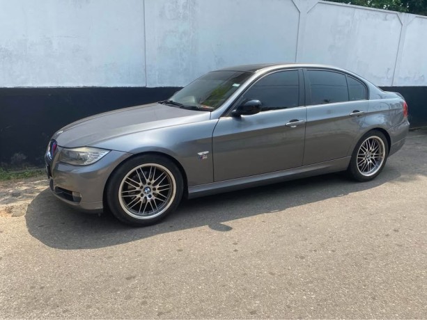 bmw-320i-2010-vehicle-big-2