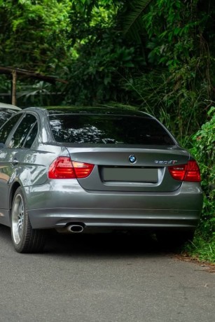 bmw-320i-2010-vehicle-big-5