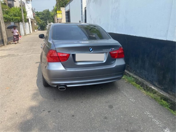 bmw-320i-2010-vehicle-big-1