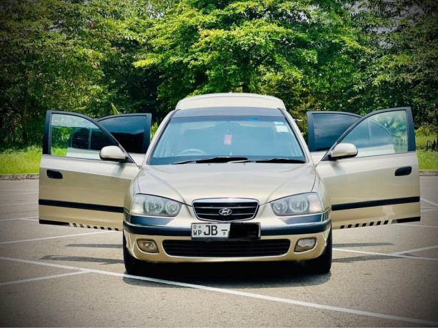 hyundai-elantra-2000-big-0