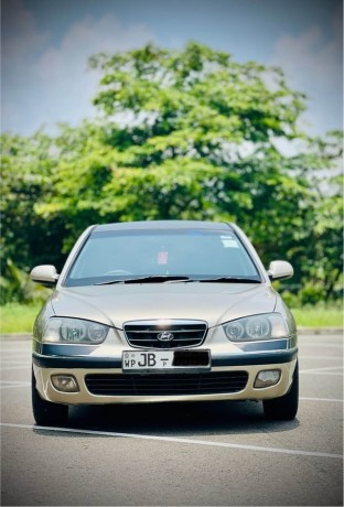 hyundai-elantra-2000-big-2