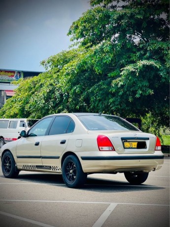 hyundai-elantra-2000-big-3