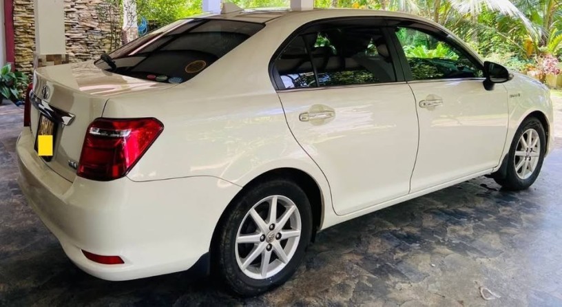 toyota-axio-g-grade-hybrid-2016-big-3