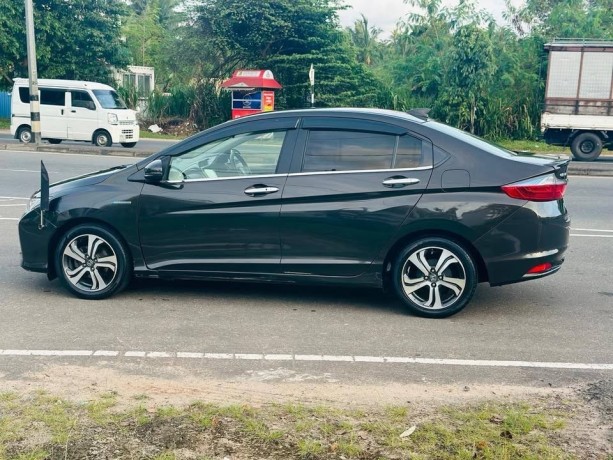 honda-grace-2015-big-1