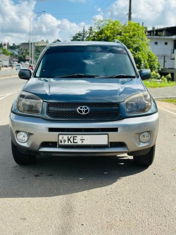 toyota-rav4-2004-big-0