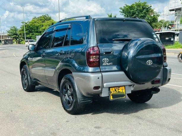 toyota-rav4-2004-big-5