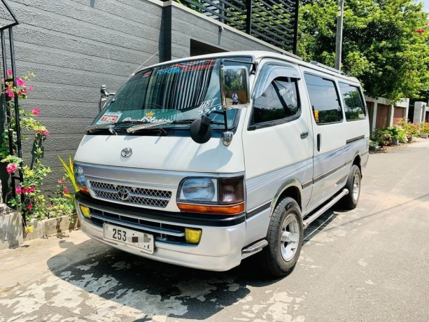 toyota-dolphin-1994-1999-big-0