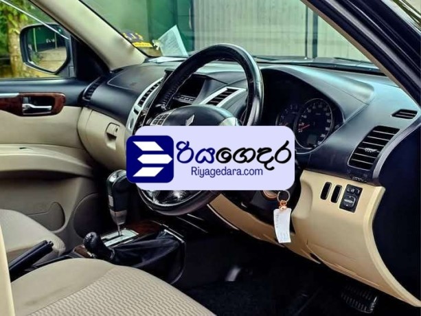 mitsubishi-montero-sport-2011-suv-big-2