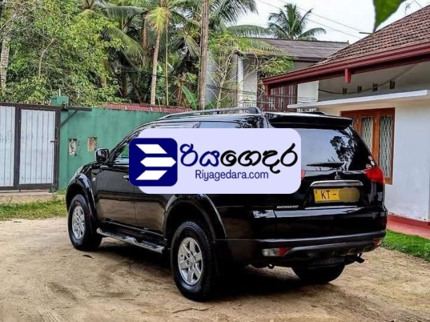 mitsubishi-montero-sport-2011-suv-big-3