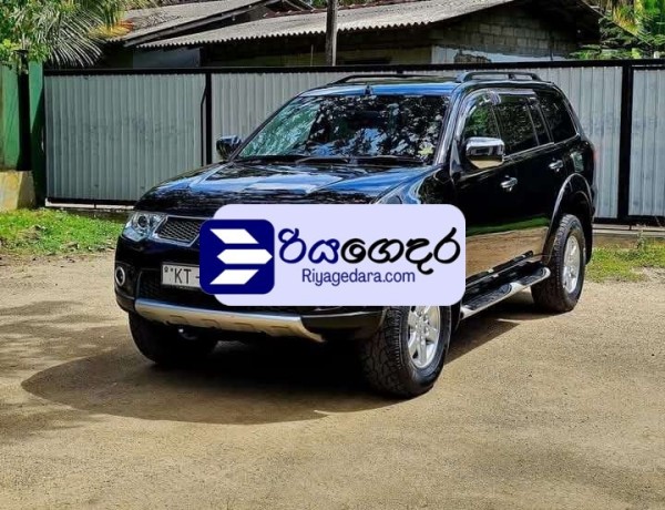 mitsubishi-montero-sport-2011-suv-big-0